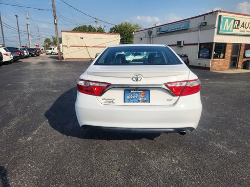 Used 2016 Toyota Camry LE image 5