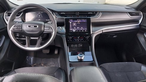 Used 2024 Jeep Grand Cherokee L Altitude image 10