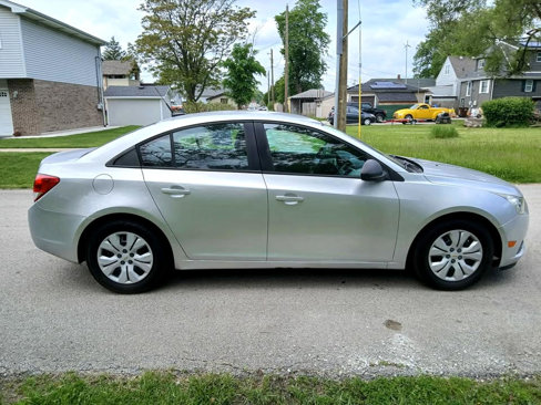 Used 2013 Chevrolet Cruze LS image 5