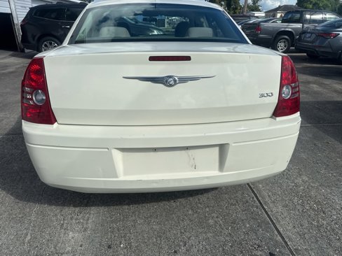 Used 2008 Chrysler 300 LX image 4