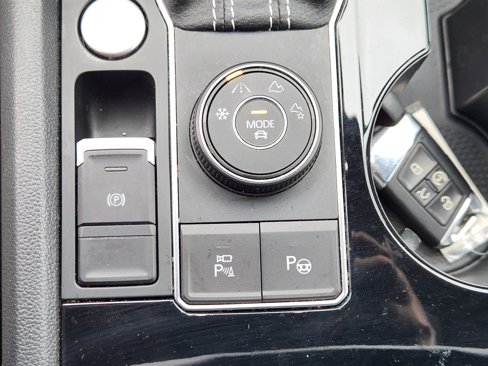 Used 2021 Volkswagen Atlas SEL Premium image 24