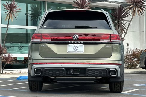 New 2025 Volkswagen Atlas Peak Edition SE image 6
