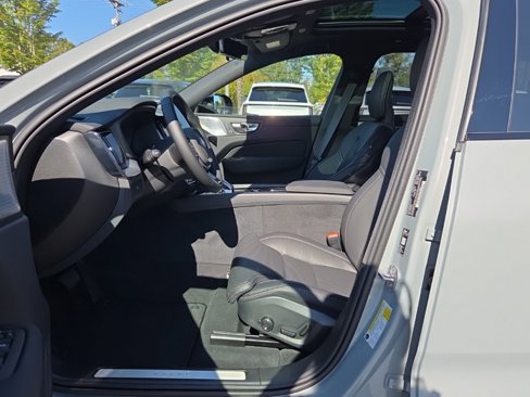 New 2026 Volvo XC60 B5 Ultra w/ Protection Package Premier image 4