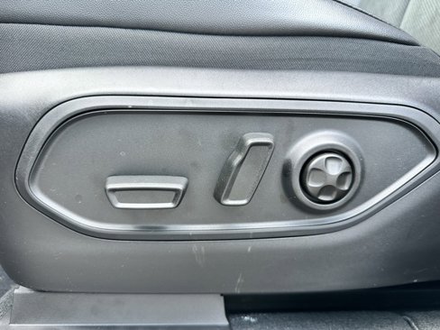 New 2025 Jeep Grand Cherokee Altitude image 10