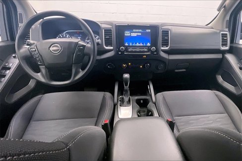 Used 2024 Nissan Frontier SV image 14