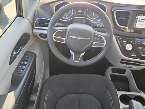 Used 2023 Chrysler Voyager LX image 12