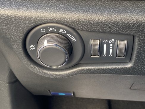 New 2026 Chrysler Voyager LX image 26