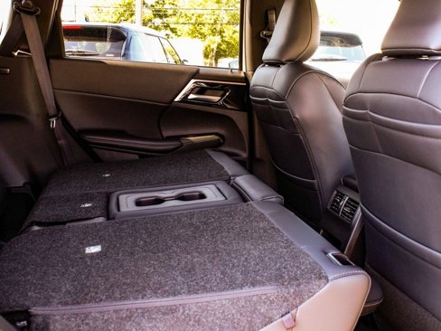 New 2025 Mitsubishi Outlander AWD image 38