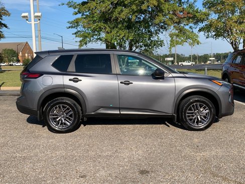 Used 2024 Nissan Rogue S image 2