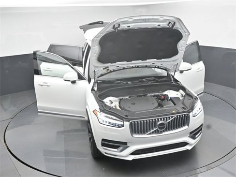 Used 2024 Volvo XC90 B6 Plus w/ Protection Package image 48