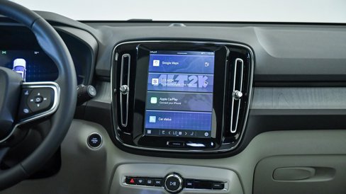 Certified 2025 Volvo XC40 B5 Plus w/ Climate Package image 14