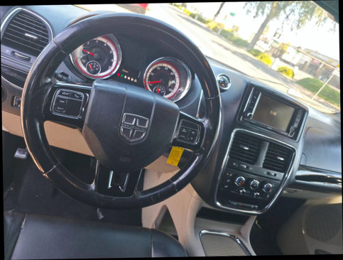 Used 2017 Dodge Grand Caravan SXT image 5