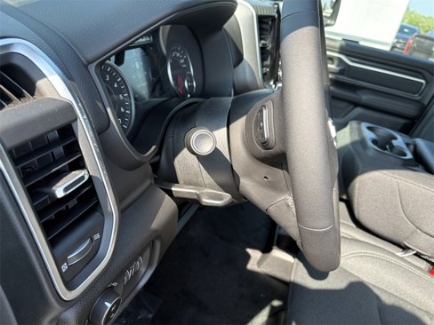 New 2026 RAM 1500 4x4 Crew Cab image 16