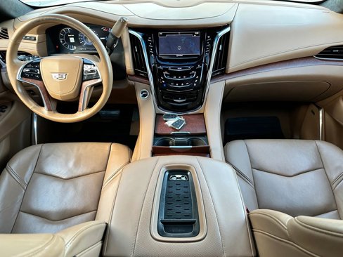Used 2017 Cadillac Escalade ESV Platinum image 28