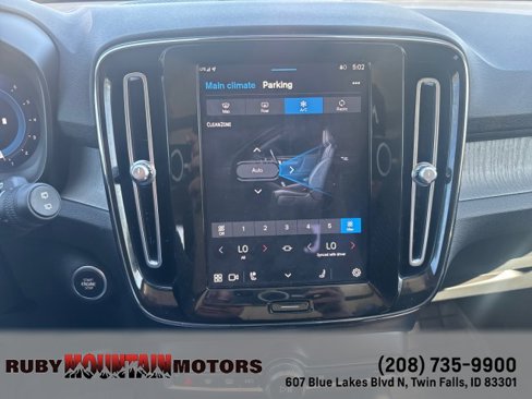 Used 2024 Volvo XC40 B5 Ultimate w/ Protection Package Premier image 18