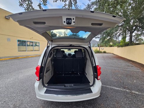 Used 2019 Dodge Grand Caravan SXT image 19