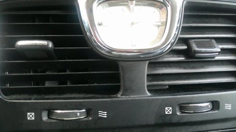Used 2015 Chrysler Town & Country Touring image 19
