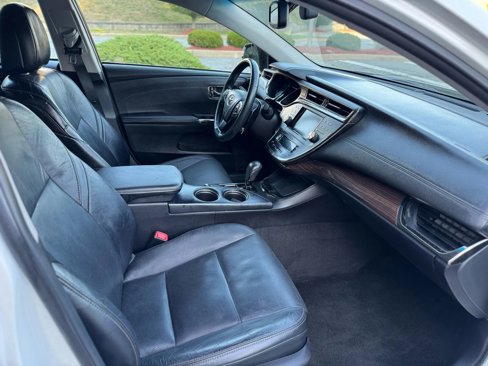Used 2014 Toyota Avalon XLE image 11