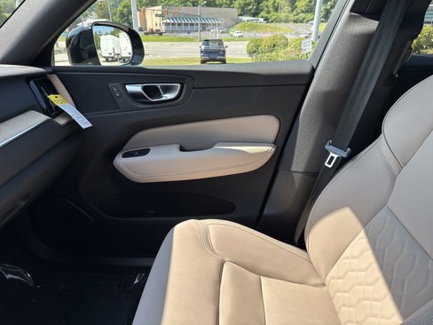 New 2026 Volvo XC60 B5 Core w/ Protection Package Premier image 28