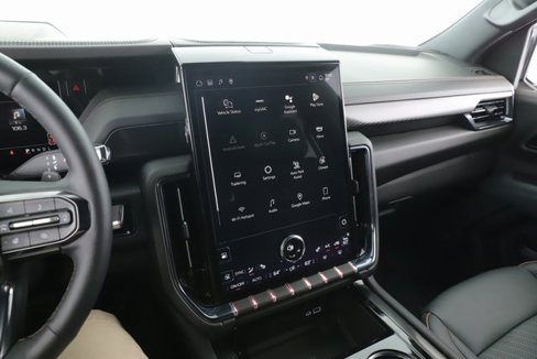 Used 2025 GMC Yukon AT4 image 27