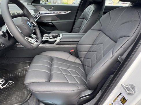 New 2026 BMW 750e xDrive image 20
