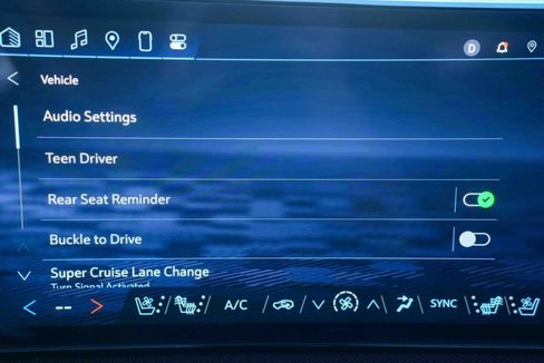 Used 2024 Chevrolet Traverse RS image 47