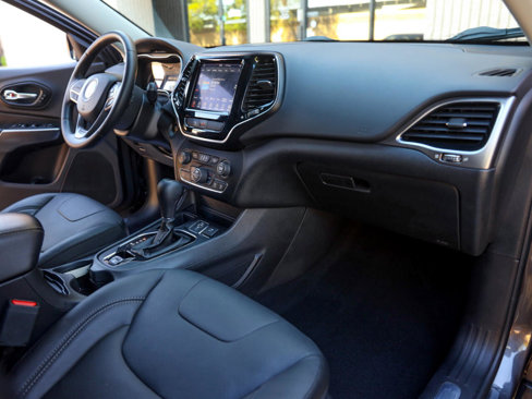 Used 2020 Jeep Cherokee Limited image 35