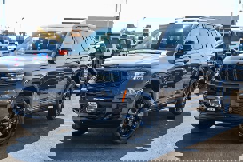New 2025 Jeep Grand Cherokee L Altitude image 1