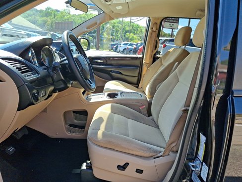 Used 2016 Dodge Grand Caravan SXT image 16