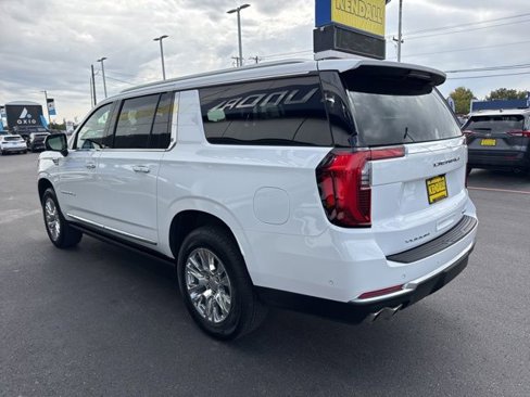 Used 2025 GMC Yukon XL Denali image 7
