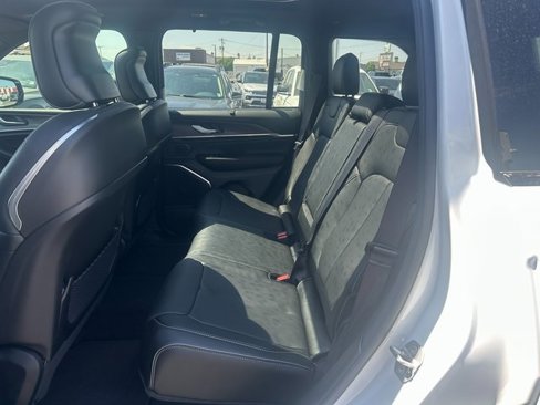 New 2025 Jeep Grand Cherokee Overland image 19