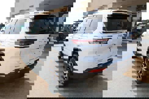 New 2025 Jeep Grand Cherokee L Limited image 8