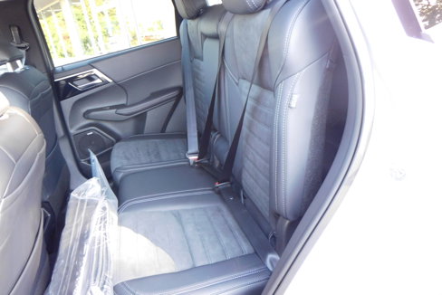 New 2025 Mitsubishi Outlander SE image 27