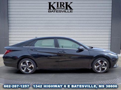 Used 2023 Hyundai Elantra Limited image 3