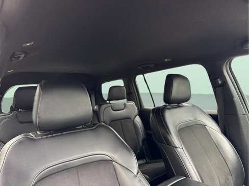 Used 2023 Jeep Grand Cherokee L Laredo image 16