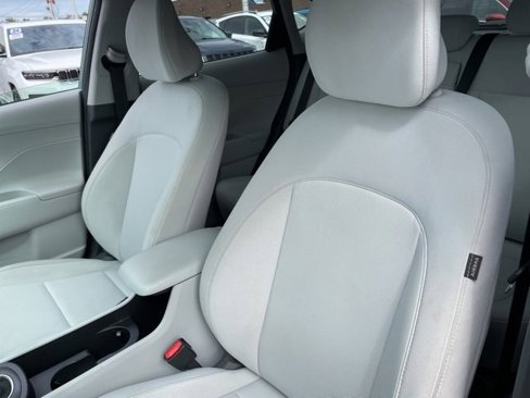 Used 2025 Hyundai Kona SEL image 10