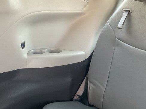 Used 2024 Toyota Sienna XLE image 36