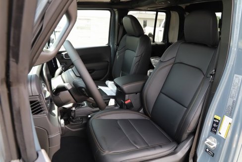 New 2025 Jeep Gladiator Sport image 14