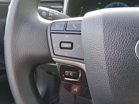 Used 2025 Toyota Camry LE image 18