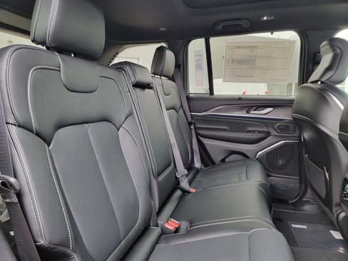 New 2025 Jeep Grand Cherokee Overland w/ Luxury Tech Group IV image 16