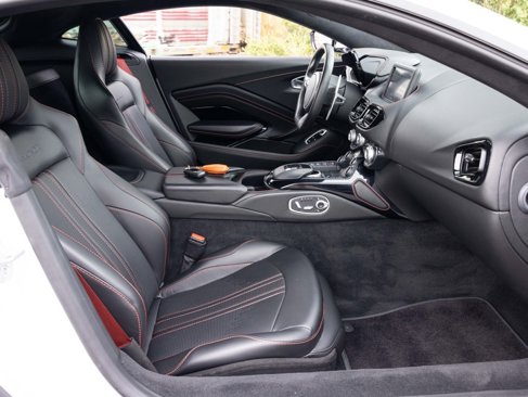 Used 2021 Aston Martin V8 Vantage Coupe image 34
