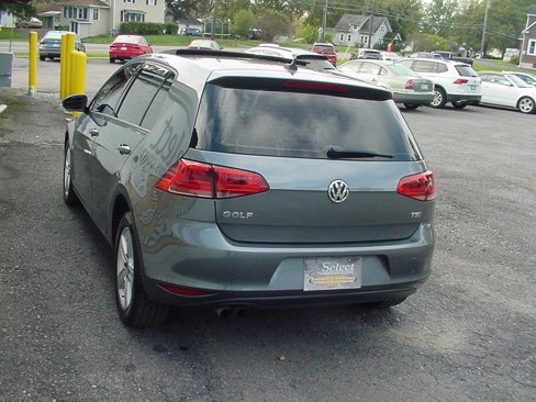 Used 2017 Volkswagen Golf Wolfsburg Edition image 3