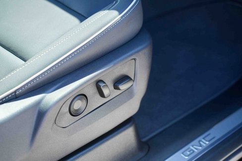 Used 2025 GMC Yukon Elevation image 31