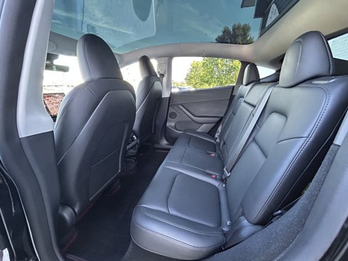Used 2022 Tesla Model Y Long Range image 21