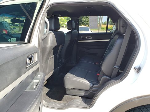 Used 2017 Ford Explorer XLT w/ Equipment Group 202A image 11