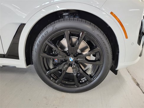 New 2026 BMW X7 xDrive40i w/ Executive Package image 4