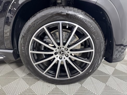 New 2026 Mercedes-Benz GLS 580 4MATIC image 9