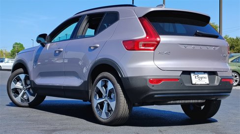 New 2026 Volvo XC40 B5 Plus w/ Climate Package image 4