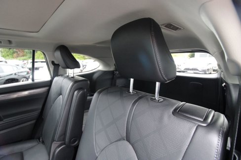 Used 2022 Toyota Highlander Platinum image 30