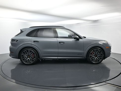 Certified 2025 Porsche Cayenne GTS image 15